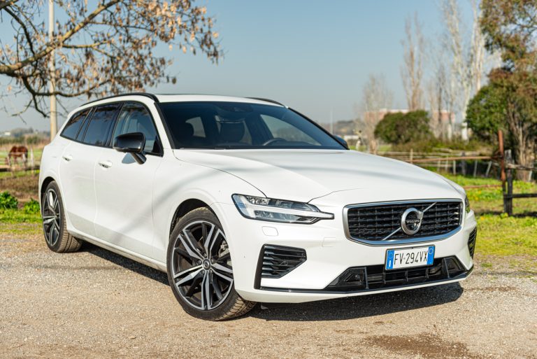 Volvo V60 T8 Ibrida Plug-in, la prova su strada
