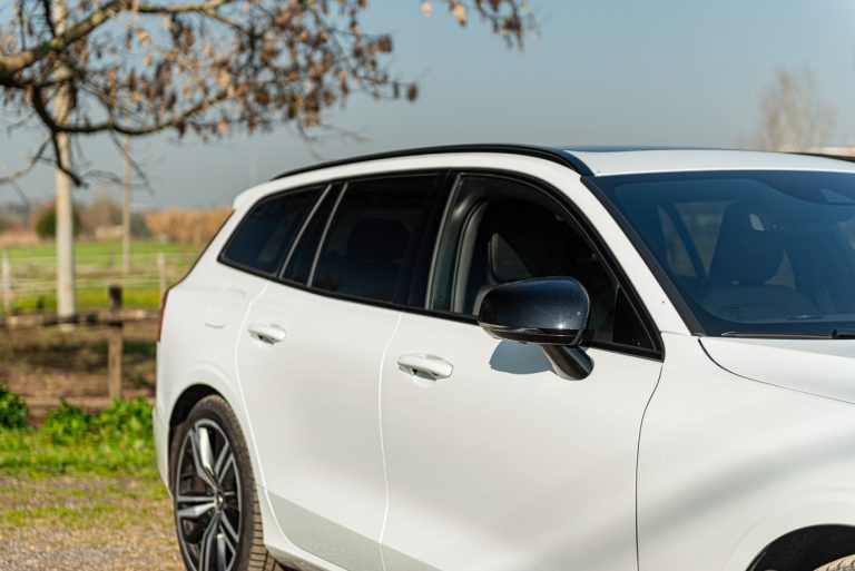 Volvo V60 T8 Ibrida Plug-in, la prova su strada