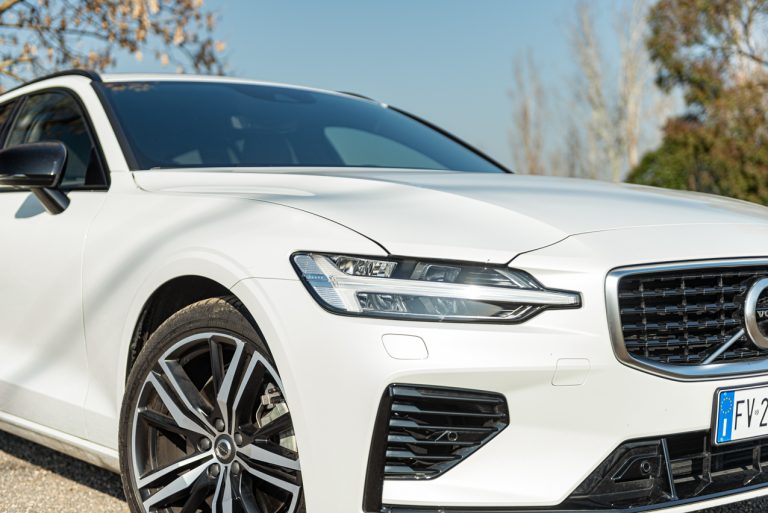 Volvo V60 T8 Ibrida Plug-in, la prova su strada
