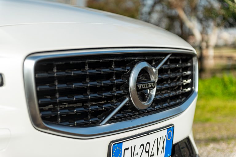 Volvo V60 T8 Ibrida Plug-in, la prova su strada