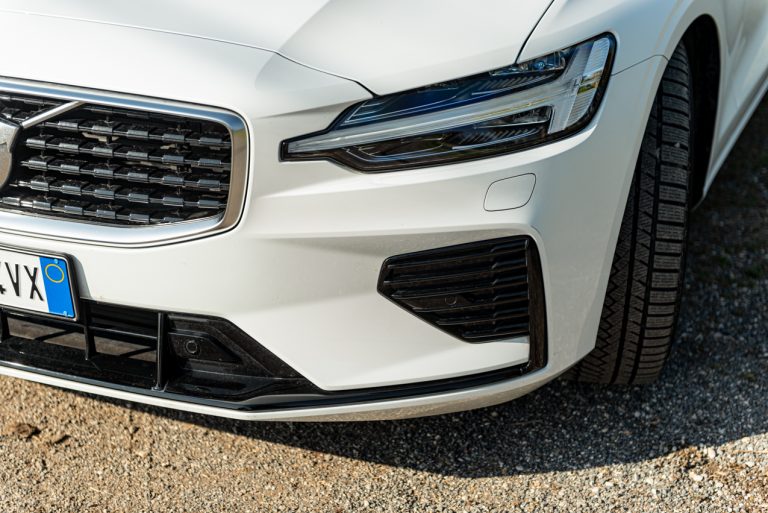 Volvo V60 T8 Ibrida Plug-in, la prova su strada