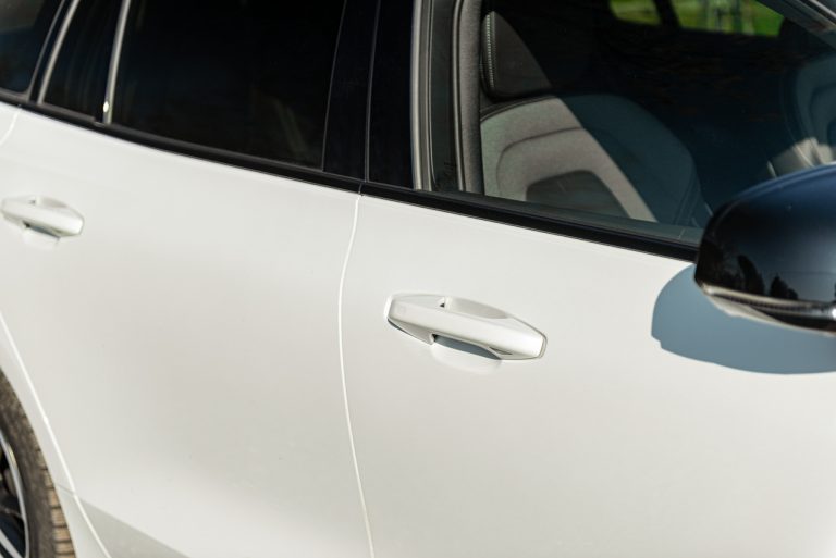 Volvo V60 T8 Ibrida Plug-in, la prova su strada