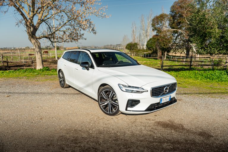 Volvo V60 T8 Ibrida Plug-in, la prova su strada