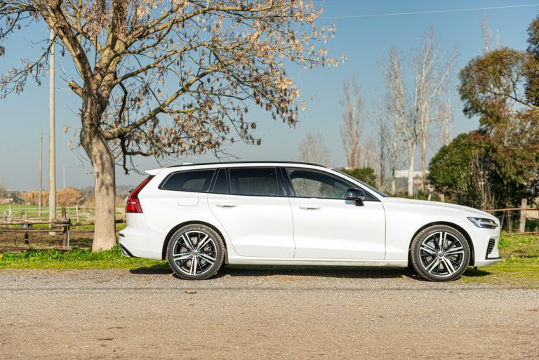 Volvo V60 T8 Ibrida Plug-in, la prova su strada