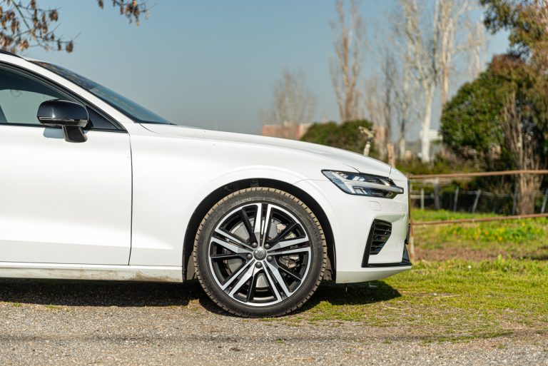 Volvo V60 T8 Ibrida Plug-in, la prova su strada