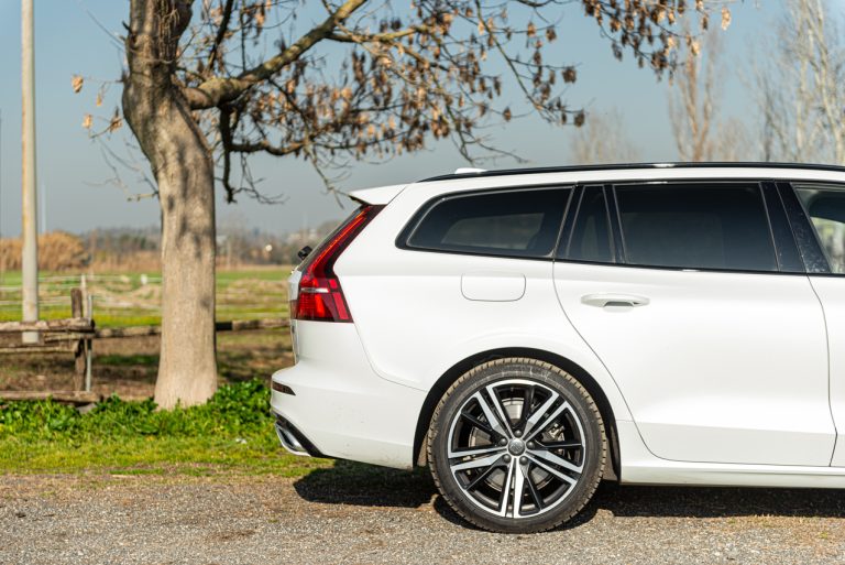 Volvo V60 T8 Ibrida Plug-in, la prova su strada