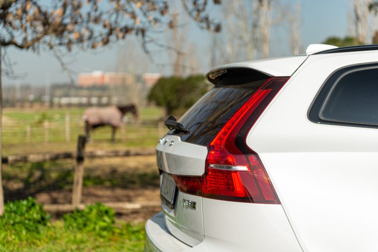 Volvo V60 T8 Ibrida Plug-in, la prova su strada