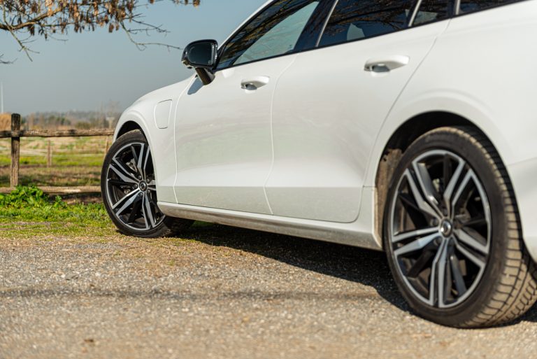 Volvo V60 T8 Ibrida Plug-in, la prova su strada