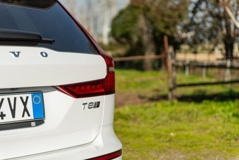 Volvo V60 T8 Ibrida Plug-in, la prova su strada