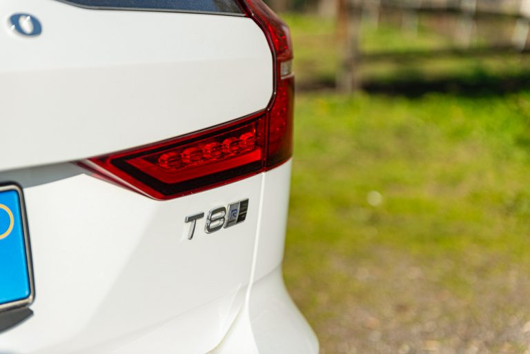 Volvo V60 T8 Ibrida Plug-in, la prova su strada