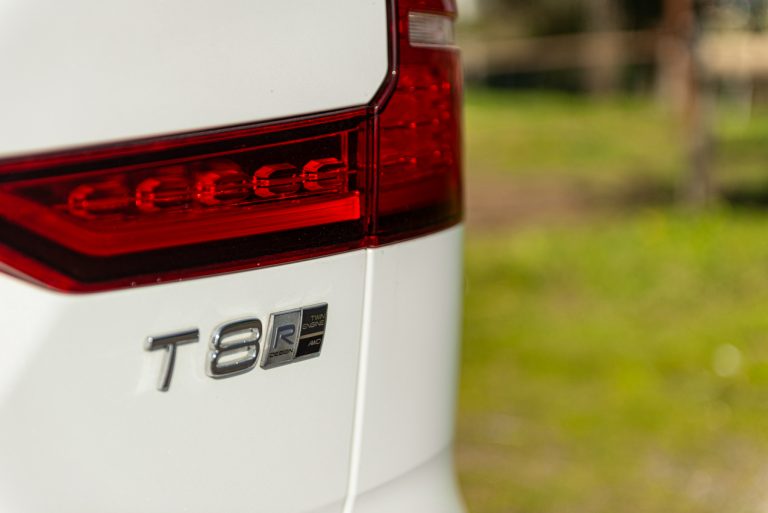 Volvo V60 T8 Ibrida Plug-in, la prova su strada