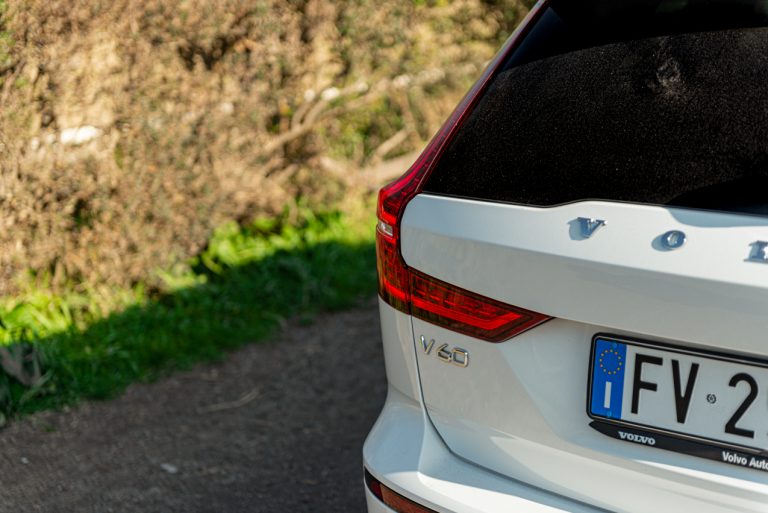 Volvo V60 T8 Ibrida Plug-in, la prova su strada