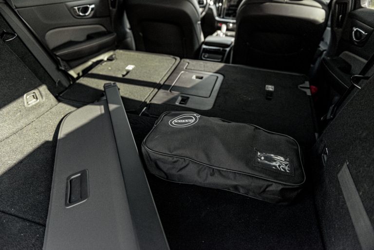 Volvo V60 T8 Ibrida Plug-in, la prova su strada