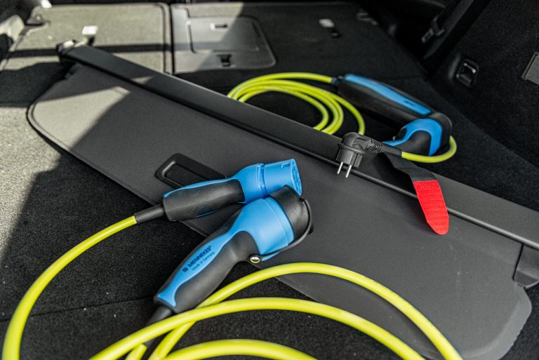 Volvo V60 T8 Ibrida Plug-in, la prova su strada