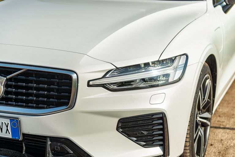 Volvo V60 T8 Ibrida Plug-in, la prova su strada