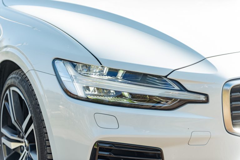 Volvo V60 T8 Ibrida Plug-in, la prova su strada
