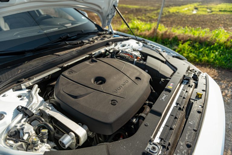 Volvo V60 T8 Ibrida Plug-in, la prova su strada