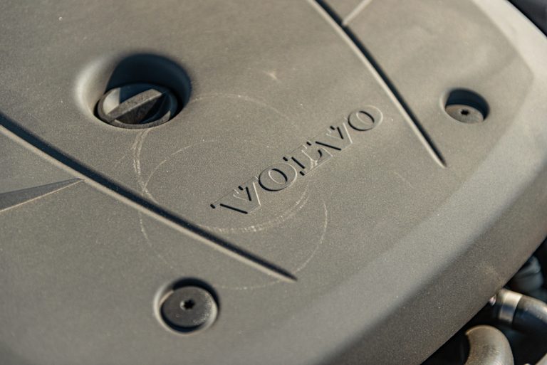 Volvo V60 T8 Ibrida Plug-in, la prova su strada