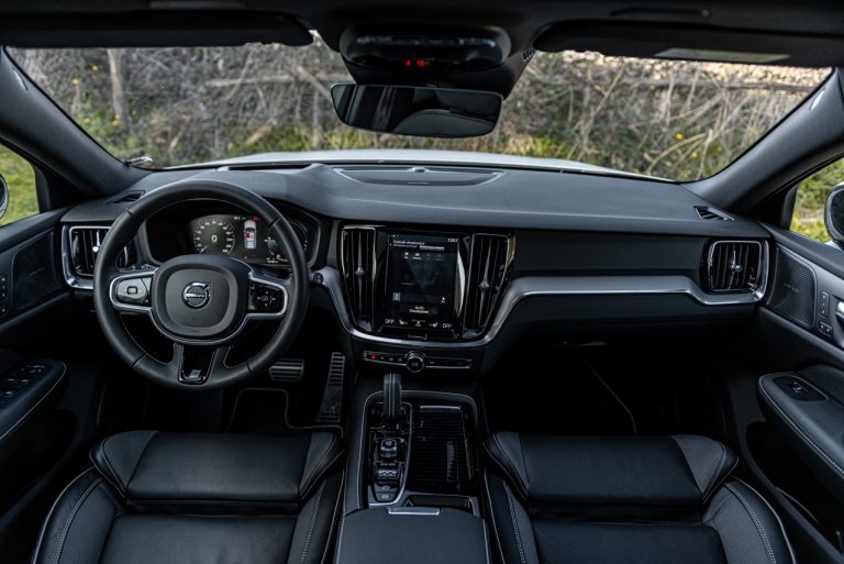 Volvo V60 T8 Ibrida Plug-in, la prova su strada