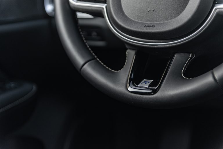 Volvo V60 T8 Ibrida Plug-in, la prova su strada
