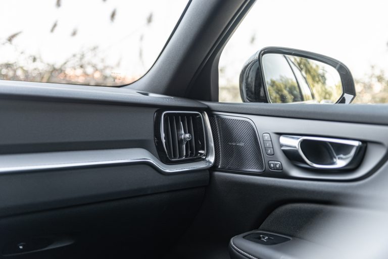 Volvo V60 T8 Ibrida Plug-in, la prova su strada