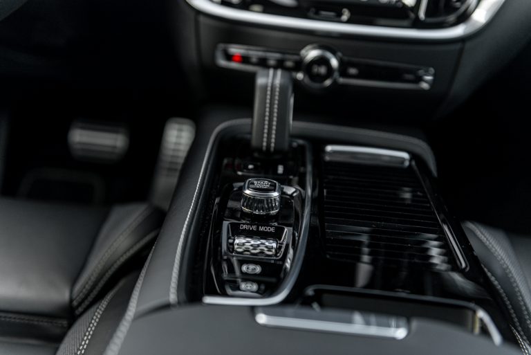 Volvo V60 T8 Ibrida Plug-in, la prova su strada