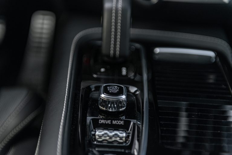 Volvo V60 T8 Ibrida Plug-in, la prova su strada