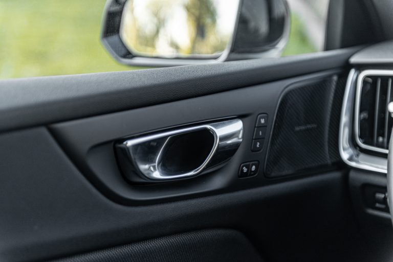 Volvo V60 T8 Ibrida Plug-in, la prova su strada