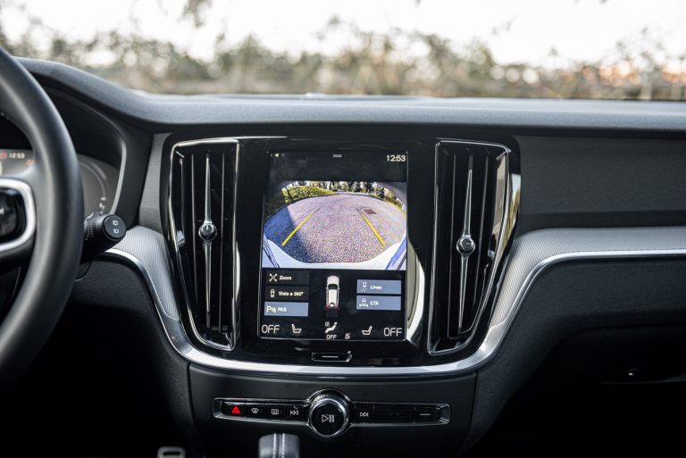 Volvo V60 T8 Ibrida Plug-in, la prova su strada