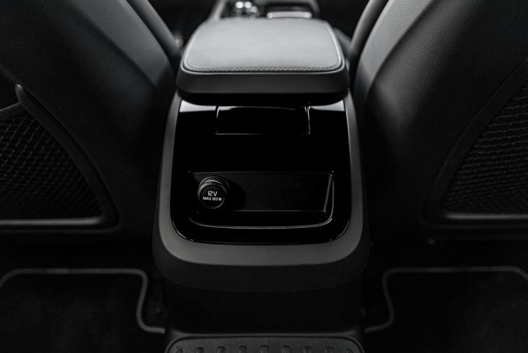Volvo V60 T8 Ibrida Plug-in, la prova su strada