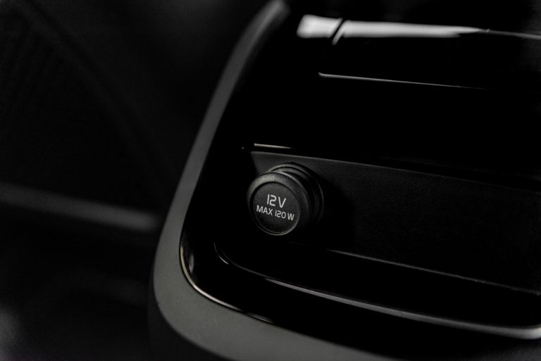 Volvo V60 T8 Ibrida Plug-in, la prova su strada