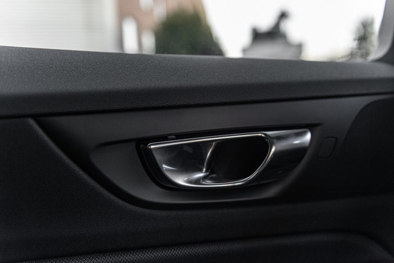 Volvo V60 T8 Ibrida Plug-in, la prova su strada