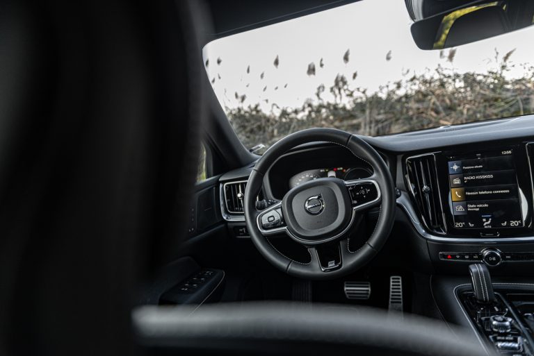 Volvo V60 T8 Ibrida Plug-in, la prova su strada