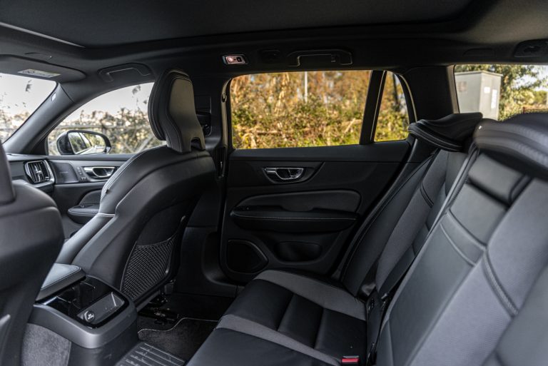 Volvo V60 T8 Ibrida Plug-in, la prova su strada