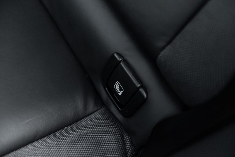Volvo V60 T8 Ibrida Plug-in, la prova su strada