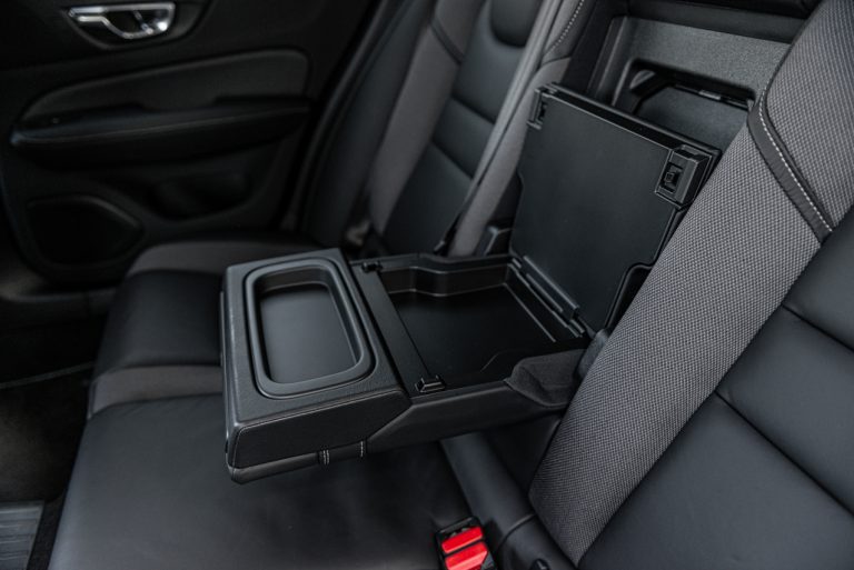 Volvo V60 T8 Ibrida Plug-in, la prova su strada