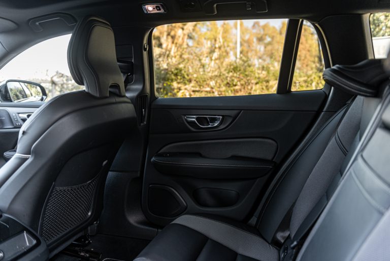 Volvo V60 T8 Ibrida Plug-in, la prova su strada