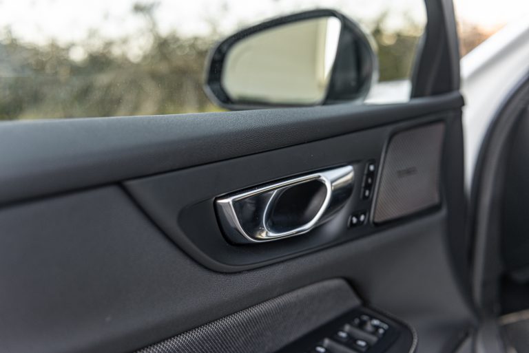 Volvo V60 T8 Ibrida Plug-in, la prova su strada