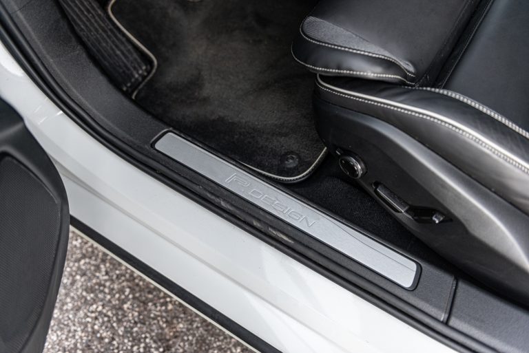 Volvo V60 T8 Ibrida Plug-in, la prova su strada