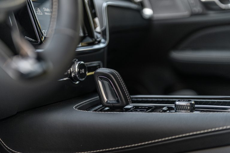 Volvo V60 T8 Ibrida Plug-in, la prova su strada