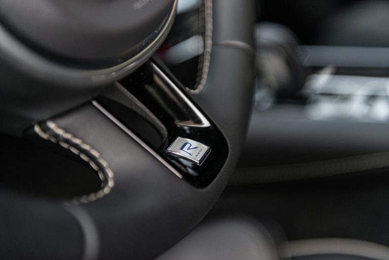 Volvo V60 T8 Ibrida Plug-in, la prova su strada