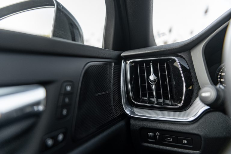 Volvo V60 T8 Ibrida Plug-in, la prova su strada