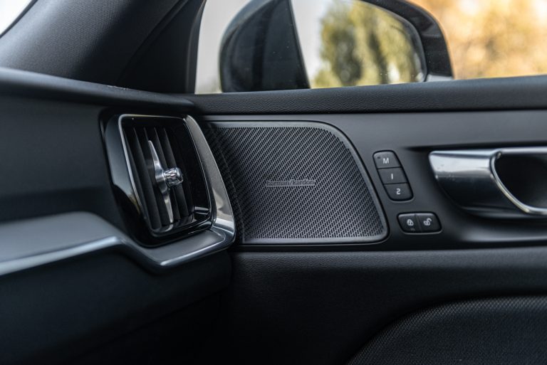 Volvo V60 T8 Ibrida Plug-in, la prova su strada