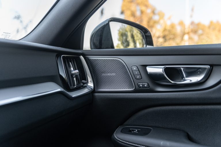 Volvo V60 T8 Ibrida Plug-in, la prova su strada