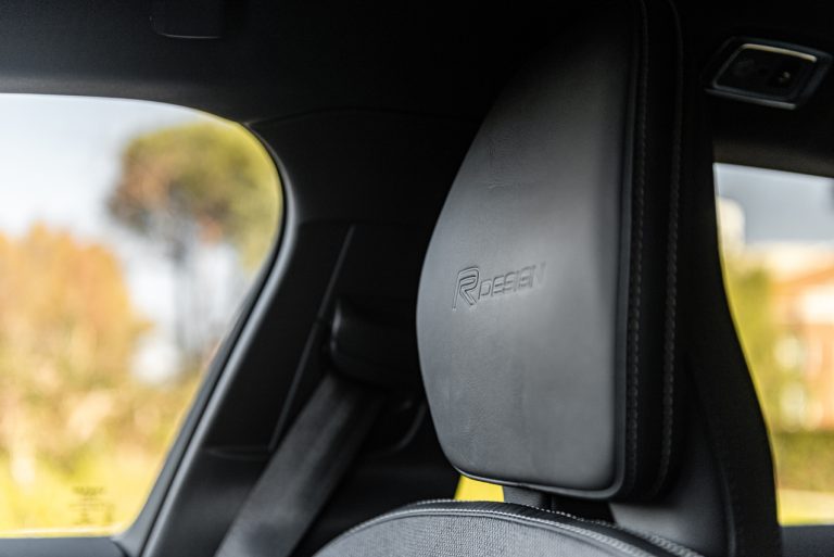 Volvo V60 T8 Ibrida Plug-in, la prova su strada