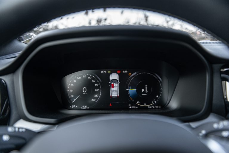 Volvo V60 T8 Ibrida Plug-in, la prova su strada