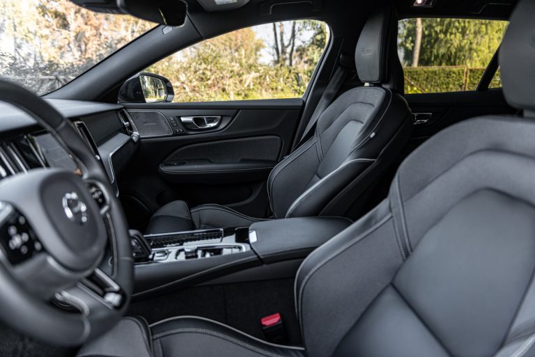 Volvo V60 T8 Ibrida Plug-in, la prova su strada