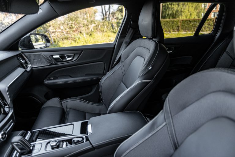 Volvo V60 T8 Ibrida Plug-in, la prova su strada