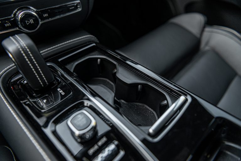 Volvo V60 T8 Ibrida Plug-in, la prova su strada
