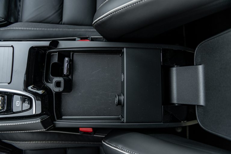 Volvo V60 T8 Ibrida Plug-in, la prova su strada